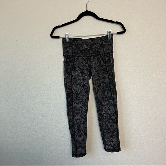 Victoria’s Secret Sport Leggings - Picture 2 of 13